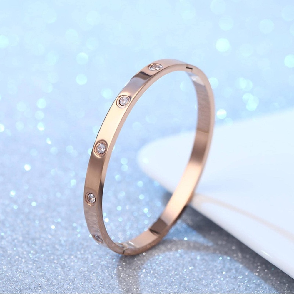 𝐑𝐨𝐬𝐞 𝐆𝐨𝐥𝐝 Bangle Bracelet with Studded Accents